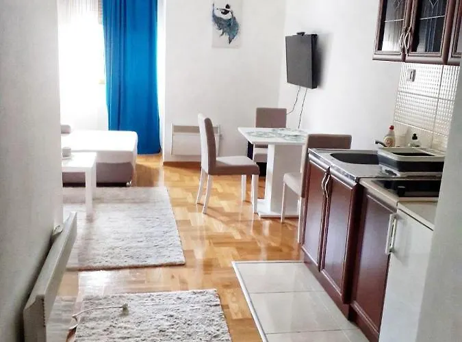 Koledo Apartman *